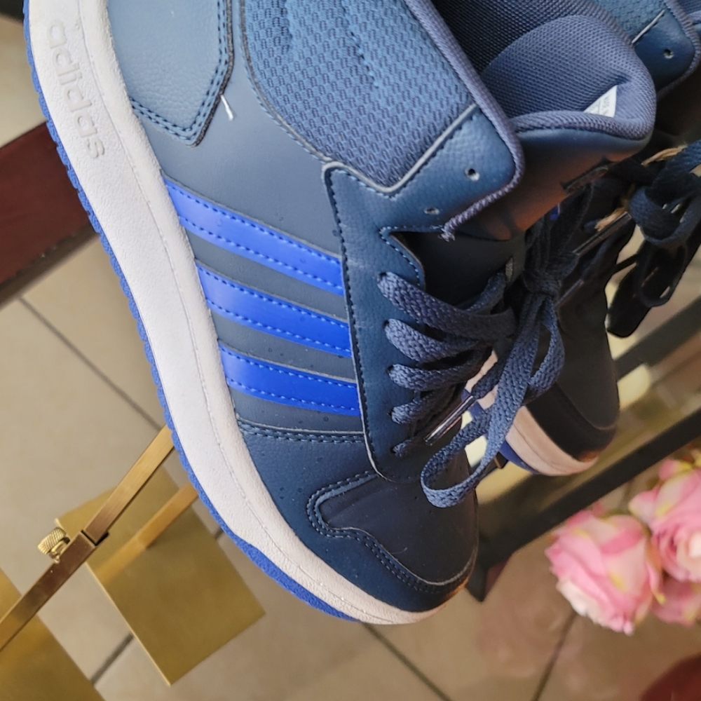 Hoops MID 2.0 k women size 6, UK 3 1/2. Boy size 4